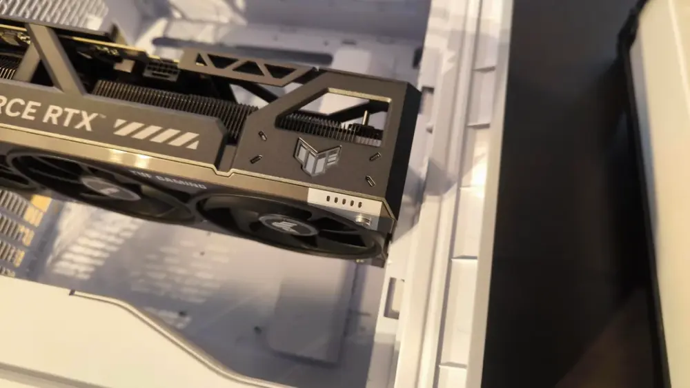 asus-rtx-5080-does-fit-meshify-3-barely-v0-5m6gf477rv9f1.thumb.webp.043b5a3c97c1d5024b3dcdf6fcddbe3c.webp
