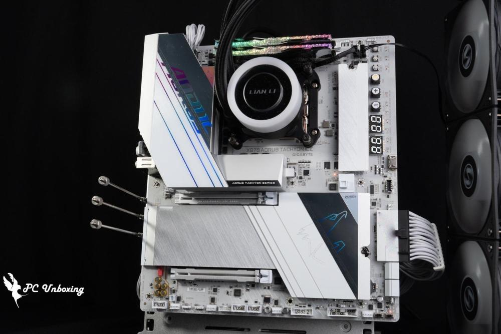 X870-AORUS-TACHYON-ICE-47.thumb.jpg.a770176f0051a2c19a1fd9be19a4f257.jpg