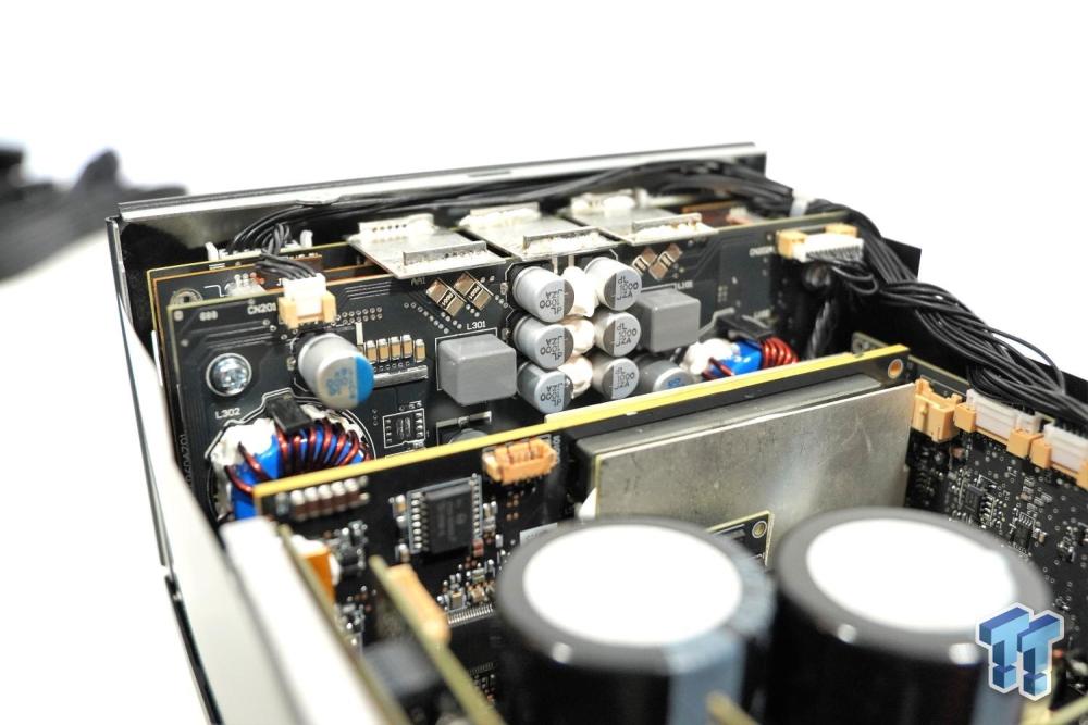 10380_18_xpg-fusion-1600-titanium-atx-3-0-psu-review_full.thumb.jpg.6a4404a4971757db863fe79e85e6932a.jpg