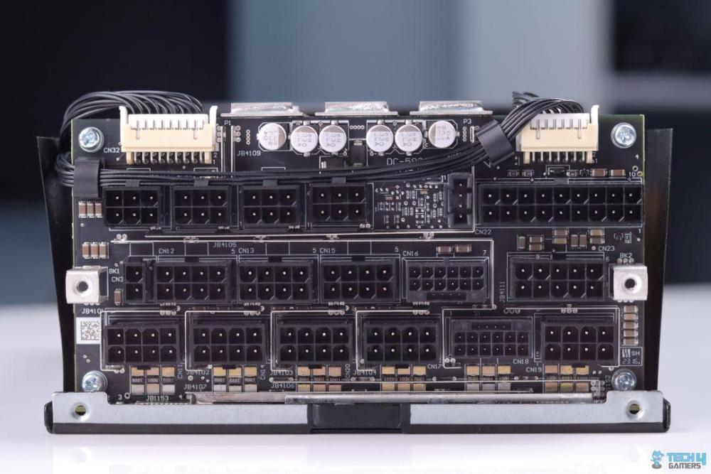 12-XPG-Fusion-1600W-Titanium.thumb.jpg.3d16bde231c9ecea36318419459c1492.jpg